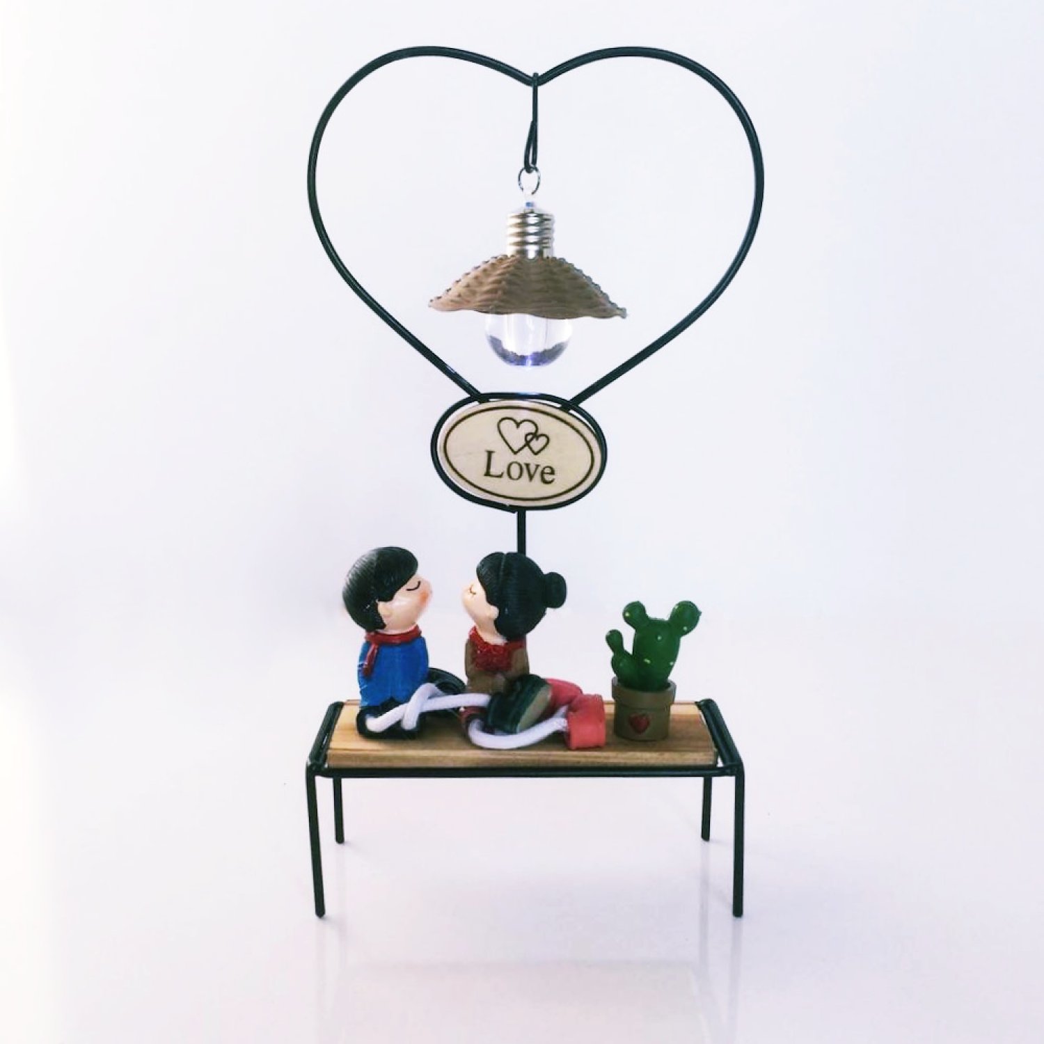 Toptan Ahşap Biblo Işıklı Bankta Oturan Sevgililer