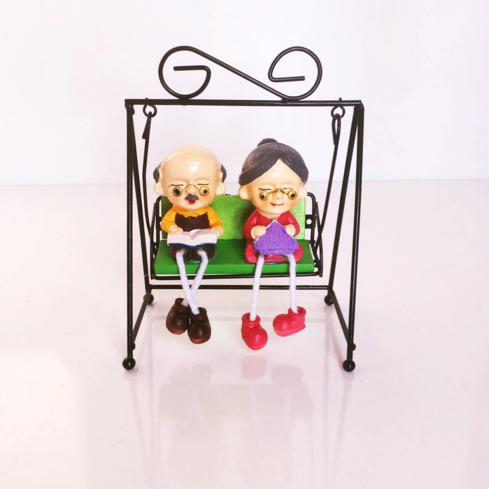 Toptan Ahşap Biblo Salıncakta Sallanan Sevimli Yaşlılar