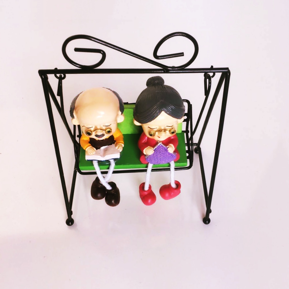 Toptan Ahşap Biblo Salıncakta Sallanan Sevimli Yaşlılar