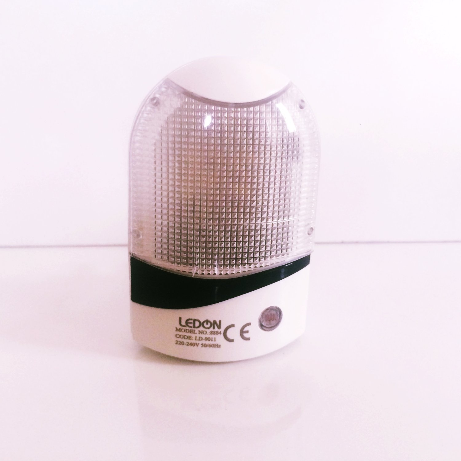 Ledon Karanlık Sensörlü Akıllı Gece Lambası