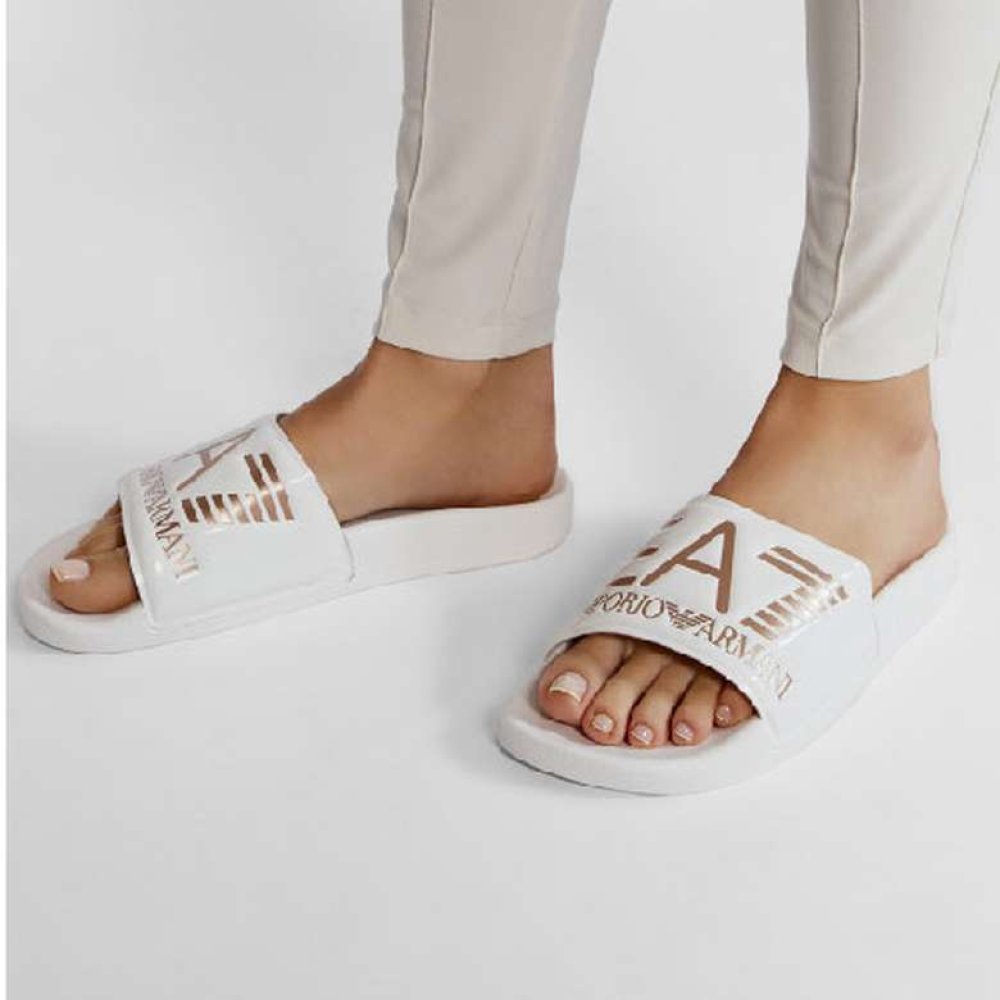 Emporio Armani  XCP001-XCC22-M632  Kadın  Terlik  Beyaz