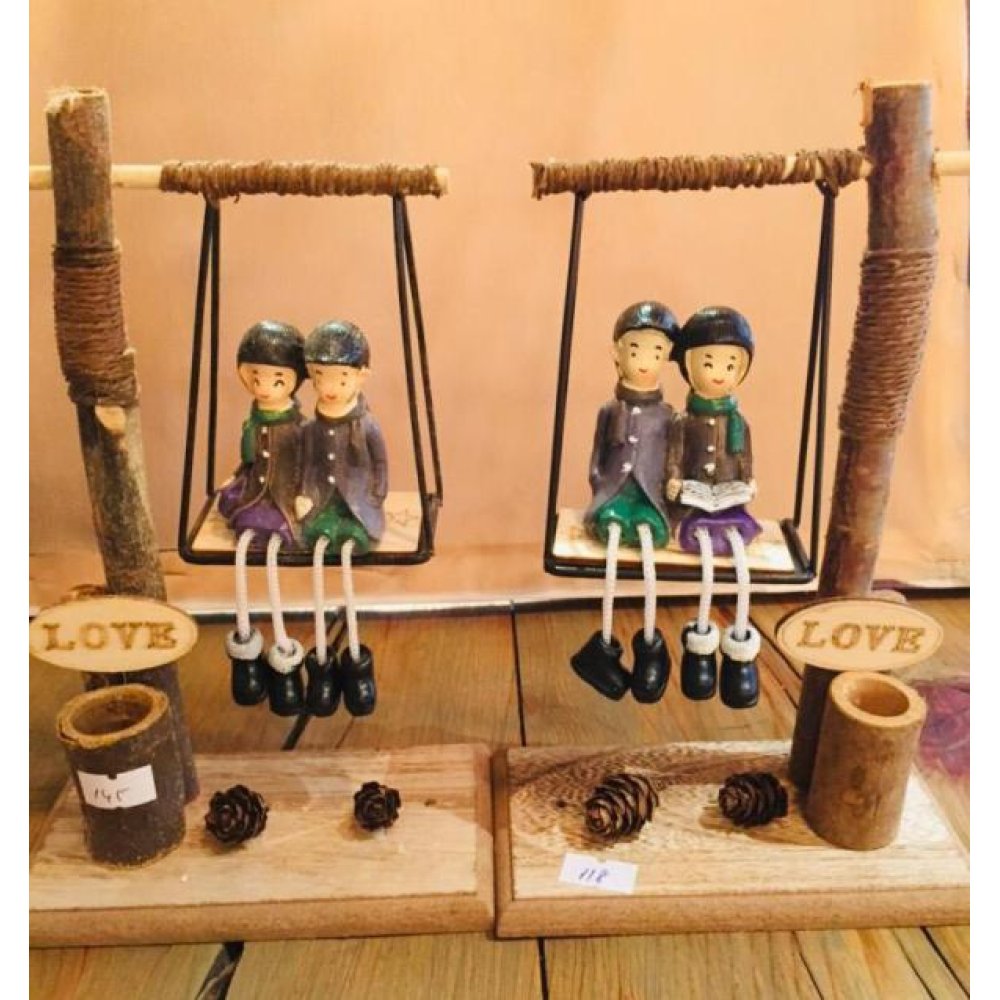 Ahşap Salıncakta Sevgili Biblosu