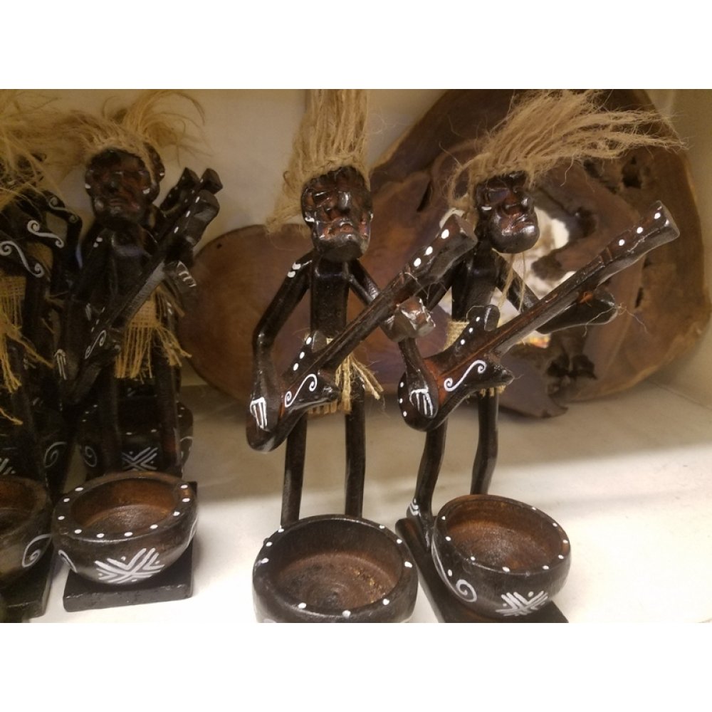 Toptan Gitar Çalan Yam Yam Adam Biblo