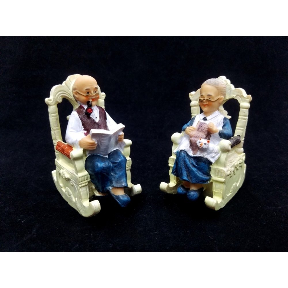 Toptan Küçük Boy Koltukta Oturan Nine Dede Biblo