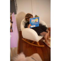 Çocuk Odası Sallanan Sandalye Koltuk Ayakları Gürgen Ağacı Tek Parça Teddy Kumaş Bebek Berjer